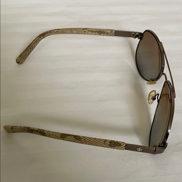 ❌SOLD❌ Tory Burch Snakeskin Aviator Sunglasses - Picture 6 of 10